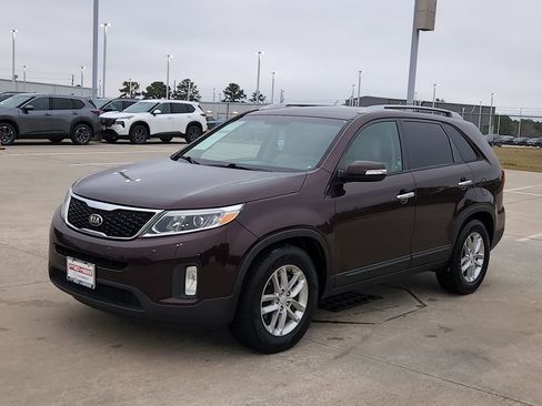 Used 2014 Kia Sorento LX image 3