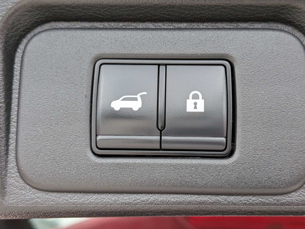 Used 2025 Nissan Rogue SV AWD/4WD image 19