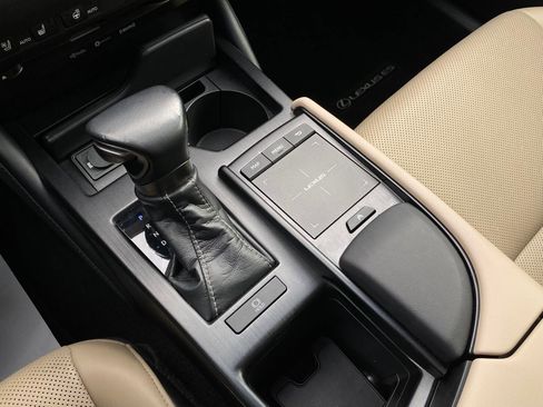 Used 2020 Lexus ES 350 w/ Premium Package image 18