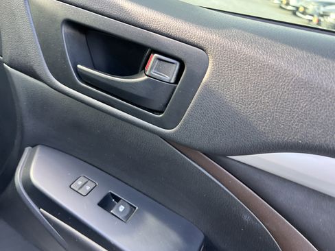 Used 2017 Toyota Highlander Plus image 17