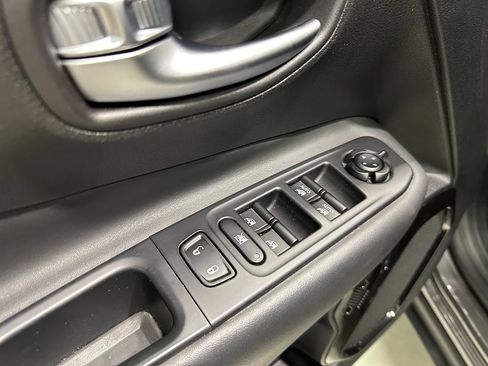 Used 2019 Jeep Renegade Altitude w/ Quick Order Package 2XM AWD/4WD image 24