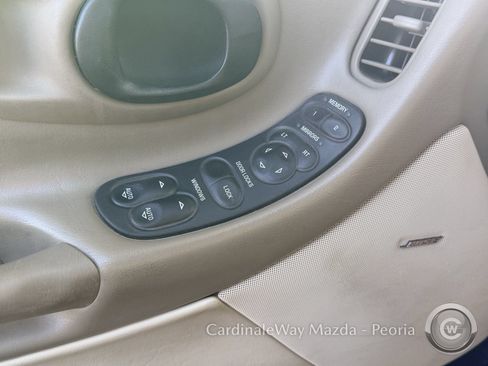 Used 2004 Chevrolet Corvette Convertible w/ Preferred Equipment Group RWD image 10