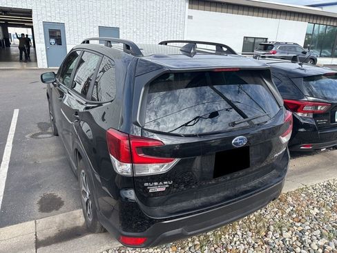 Used 2023 Subaru Forester Premium AWD/4WD image 3