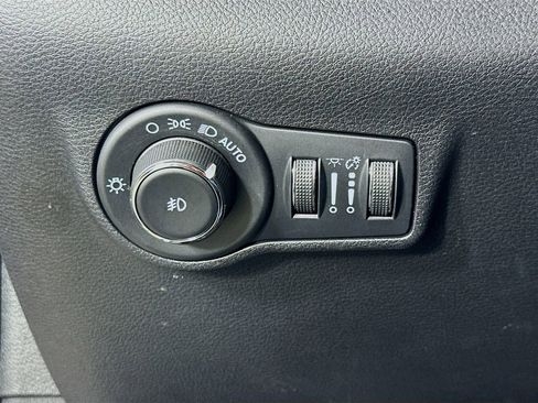 Used 2023 Jeep Compass Limited image 21