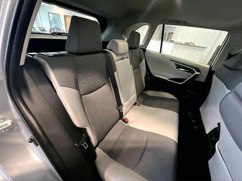 Used 2022 Toyota RAV4 XLE image 16