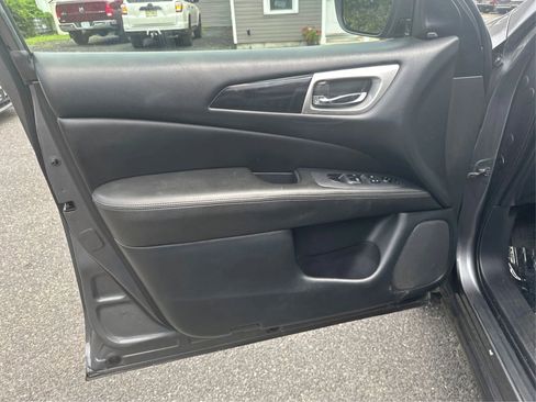 Used 2019 Nissan Pathfinder SV image 26