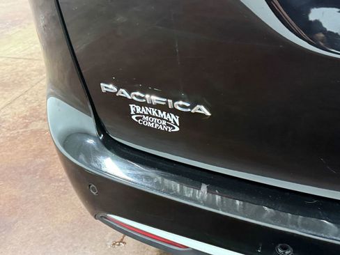 Used 2024 Chrysler Pacifica Touring-L image 92