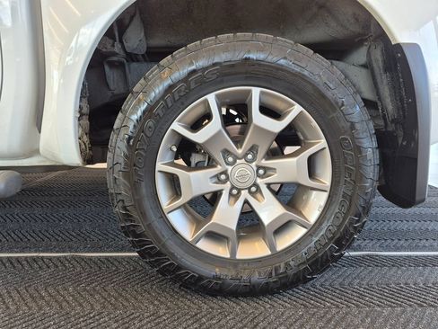 Used 2014 Nissan Frontier SL AWD/4WD image 12