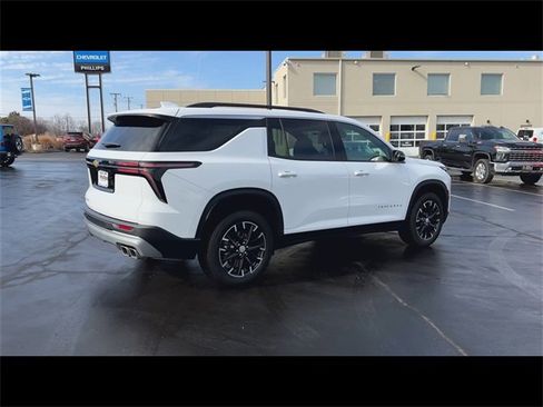 Certified 2025 Chevrolet Traverse LT w/ Sun and Wheel Package image 8