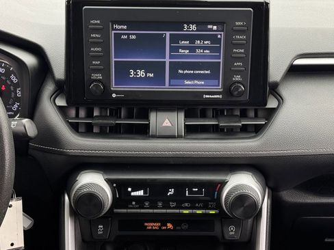 Used 2021 Toyota RAV4 LE image 17