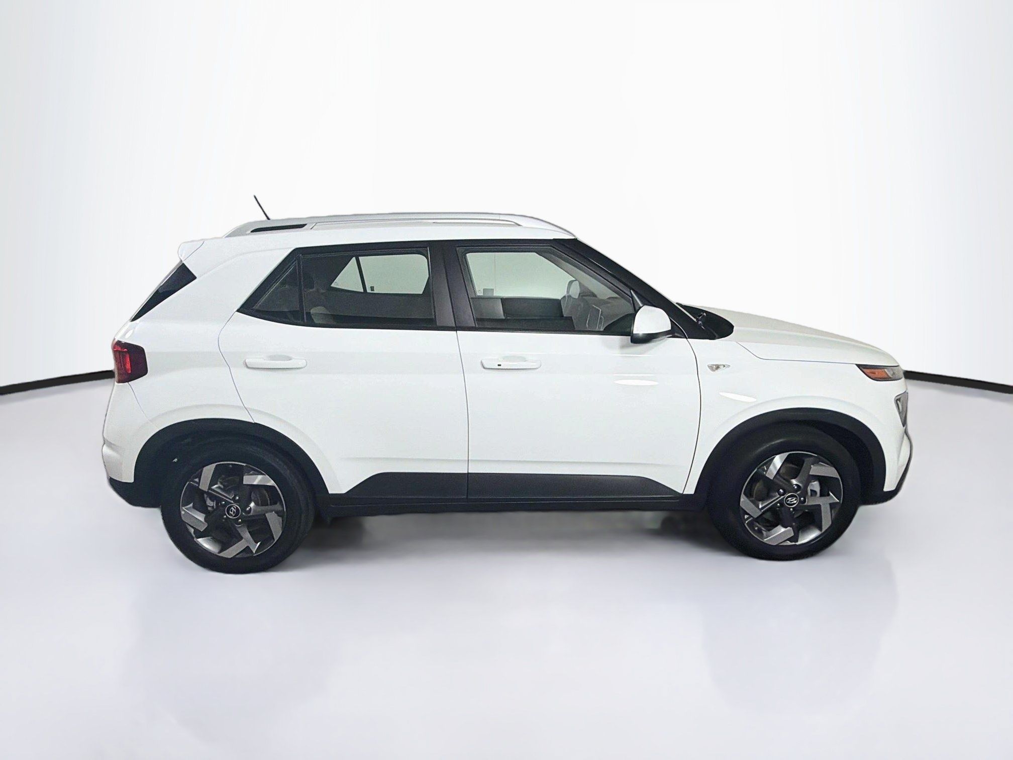 Used 2025 Hyundai Venue SEL FWD image 10