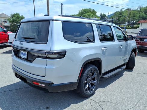 New 2026 Jeep Grand Wagoneer Limited w/ 8-Passenger Seating Package AWD/4WD image 4