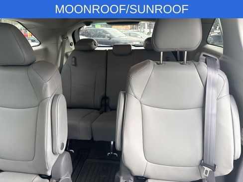 Used 2021 Toyota Sienna XLE image 16