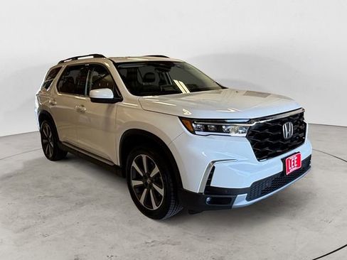 Used 2023 Honda Pilot Touring image 8
