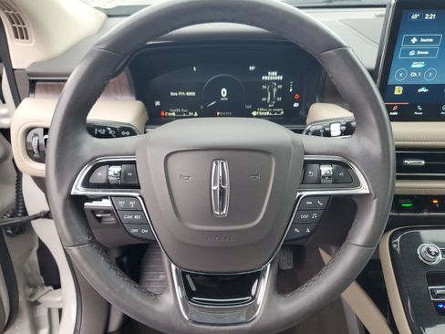 Certified 2023 Lincoln Nautilus Reserve image 14