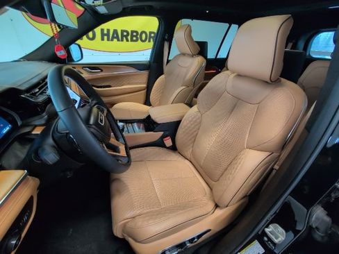 Used 2024 Jeep Grand Cherokee L Summit AWD/4WD image 13