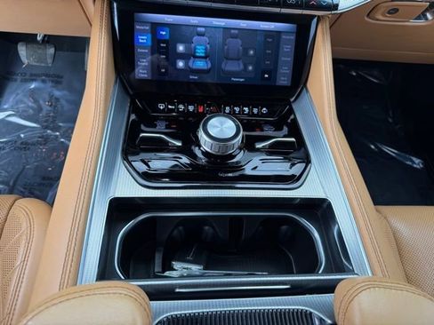 Used 2023 Jeep Grand Wagoneer Series III image 26