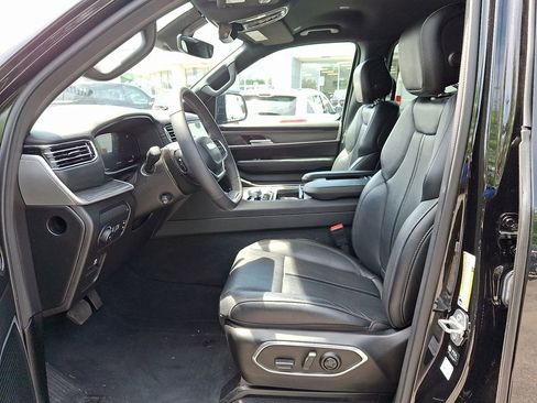Used 2024 Jeep Wagoneer Series II AWD/4WD image 13
