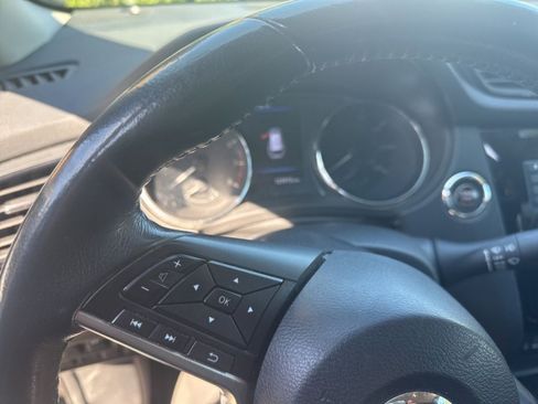 Used 2018 Nissan Rogue SL image 6