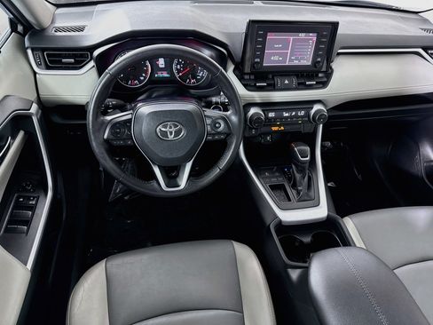 Used 2019 Toyota RAV4 XLE Premium FWD image 17