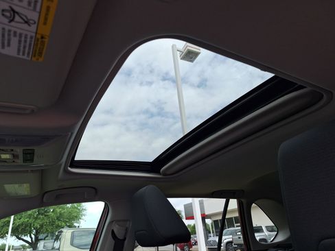 Used 2025 Toyota RAV4 XLE w/ Convenience Package image 29