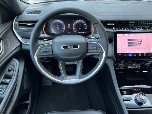 New 2025 Jeep Grand Cherokee Limited image 14