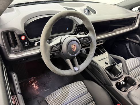 Used 2026 Porsche Cayenne Coupe AWD/4WD image 4