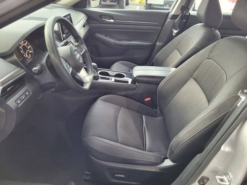 Used 2024 Nissan Altima 2.5 SV image 16