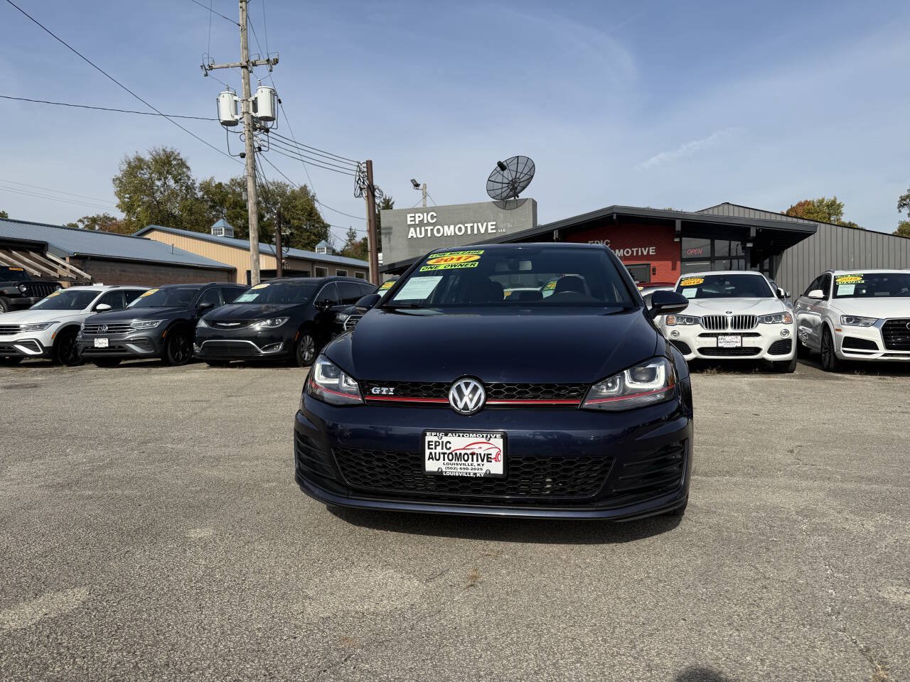 Used 2017 Volkswagen GTI SE FWD image 2