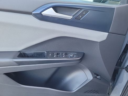 Used 2022 Volkswagen Taos SE image 17