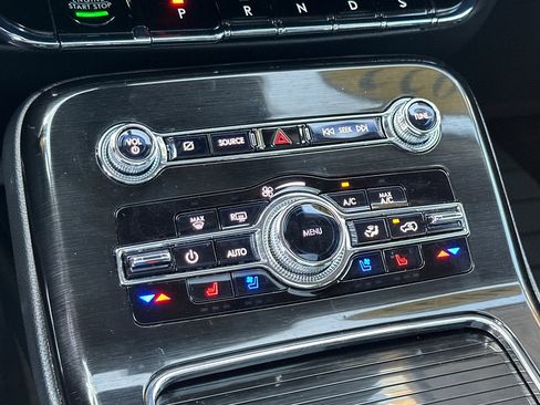 Used 2022 Lincoln Nautilus Reserve w/ Equipment Group 202A image 19