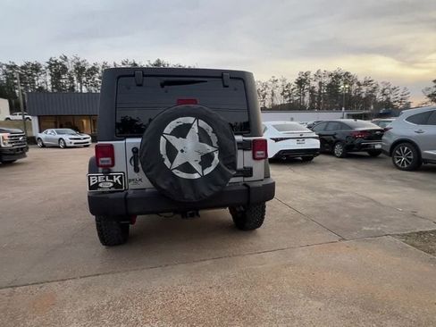 Used 2016 Jeep Wrangler Unlimited Rubicon w/ Connectivity Group image 5