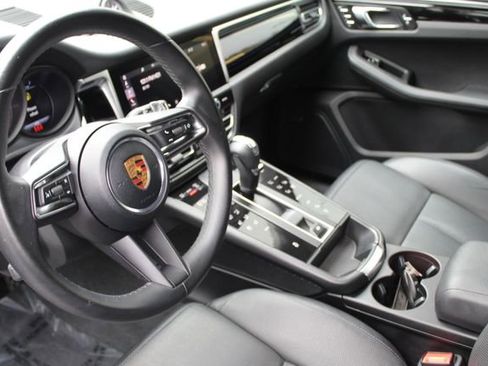 Used 2022 Porsche Macan image 13