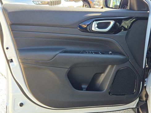 New 2026 Jeep Compass Limited w/ Limited Altitude Pack image 21