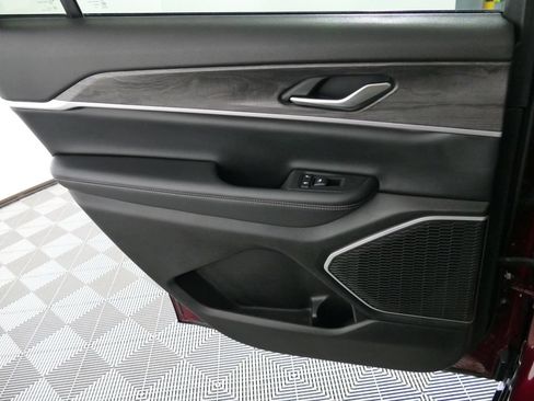 Used 2022 Jeep Grand Cherokee L Limited AWD/4WD image 5