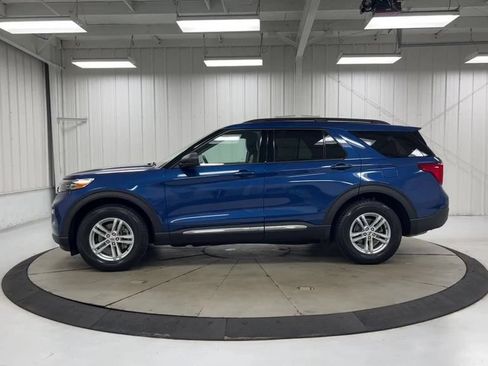 Used 2021 Ford Explorer XLT w/ Equipment Group 202A AWD/4WD image 5