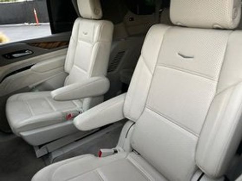 Used 2021 Cadillac Escalade Sport Platinum image 10