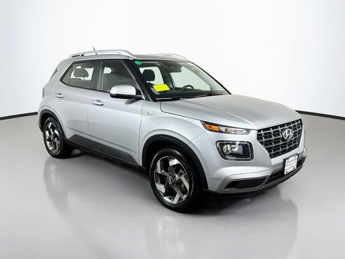 Used 2023 Hyundai Venue SEL FWD image 10