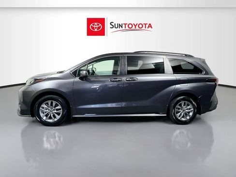 Used 2025 Toyota Sienna XLE FWD image 7