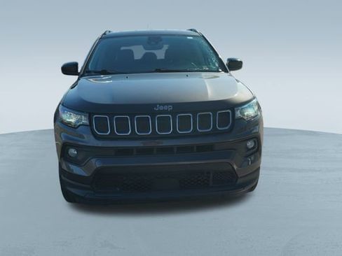Used 2022 Jeep Compass Latitude image 2