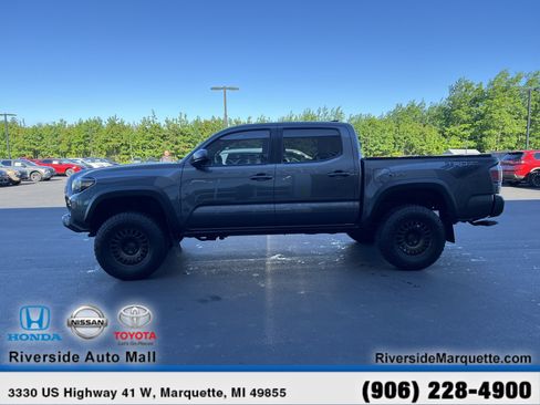 Used 2020 Toyota Tacoma TRD Off-Road w/ TRD Premium Off Road Package AWD/4WD image 4