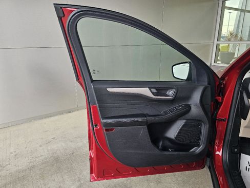 Used 2022 Ford Escape SE w/ Cold Weather Package image 18