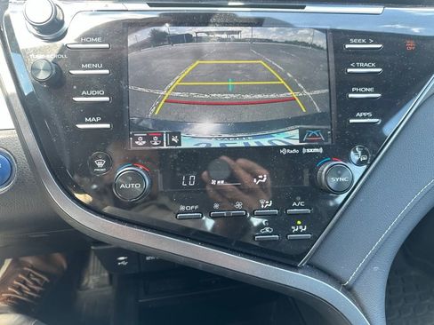 Used 2019 Toyota Camry SE w/ Sunroof Package FWD image 8