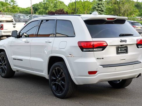Used 2017 Jeep Grand Cherokee Altitude AWD/4WD image 5