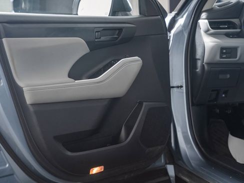 Certified 2023 Toyota Highlander LE image 39