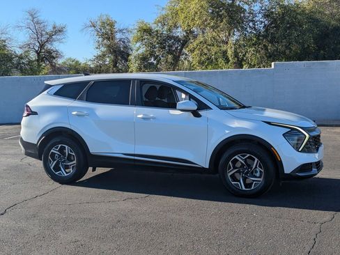 Used 2024 Kia Sportage LX image 8