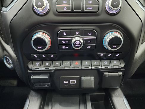 Used 2023 GMC Sierra 3500 Denali w/ Denali Ultimate Package image 17