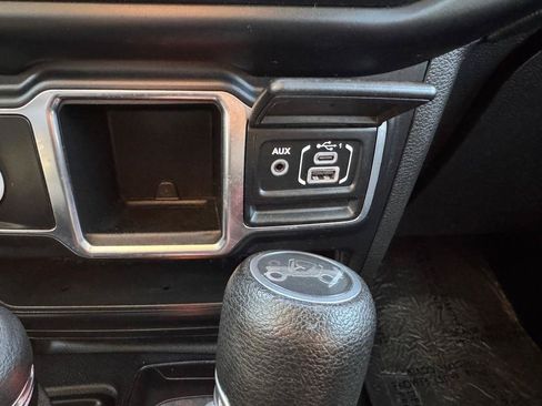 Used 2019 Jeep Wrangler Unlimited Sport AWD/4WD image 11
