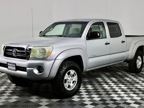 Used 2005 Toyota Tacoma Base image 3