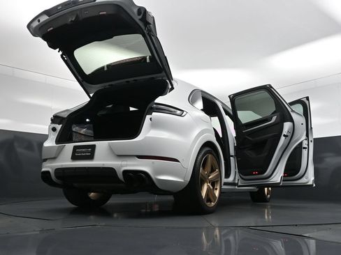 Used 2024 Porsche Cayenne S AWD/4WD image 34